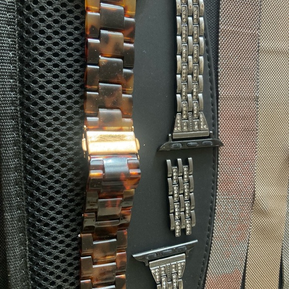 Apple Watch bands selling as lot - Picture 5 of 5